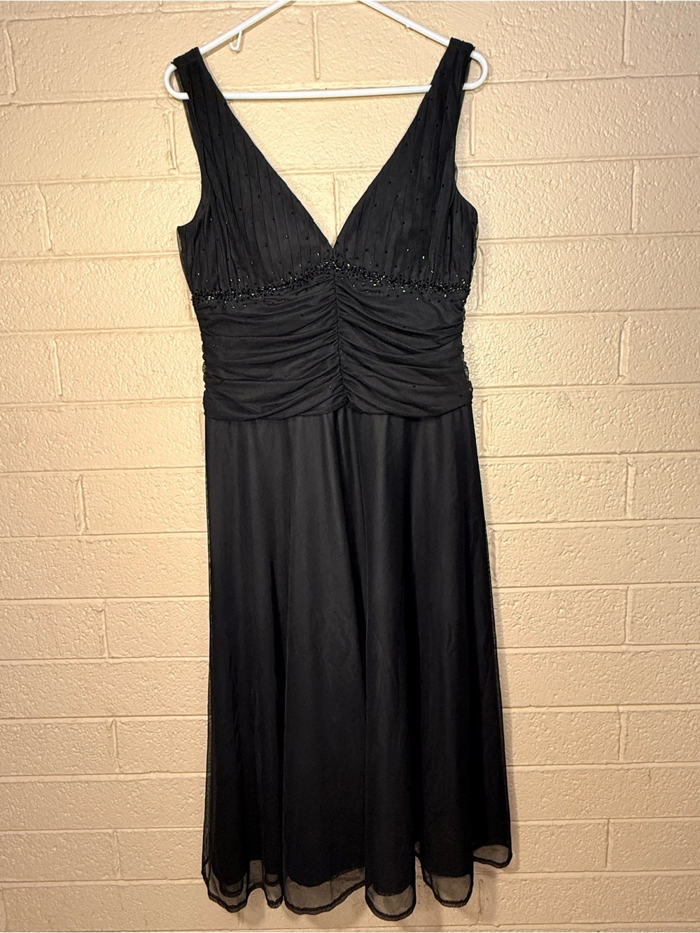JS Boutique Black Sleeveless V-Neck Midi Dress